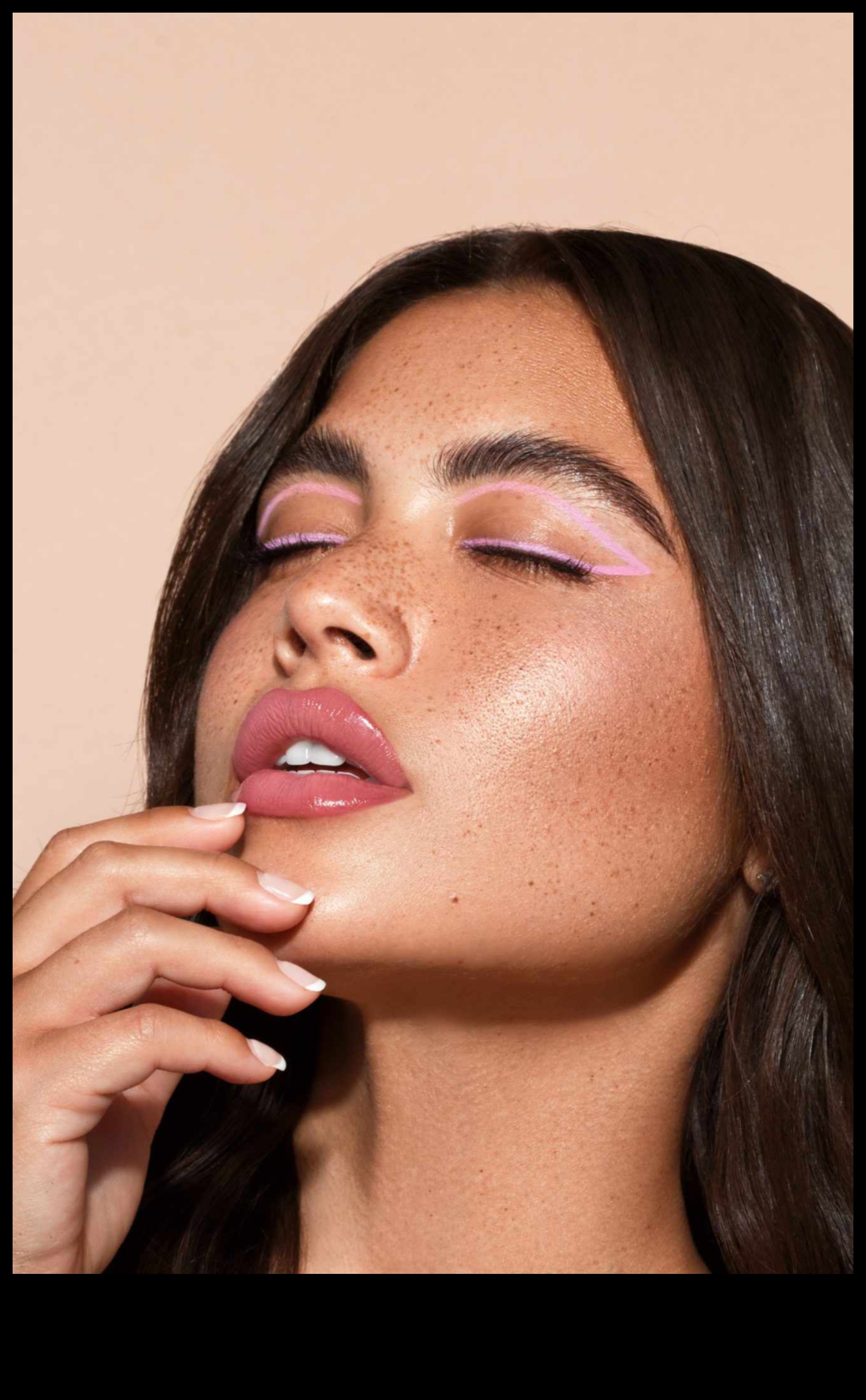 Ruj pentru buze cu glugă 5 pași simpli pentru a-ți accentua forma unică a buzelor 2 Ruj pentru buze cu glugă: tehnici pentru accentuarea formei unice a buzelor