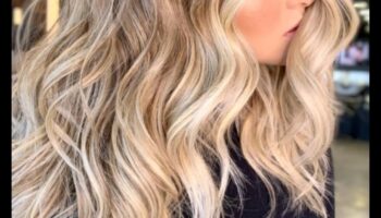 Tresuri la modă: coafuri blonde dând în flăcări scena modei